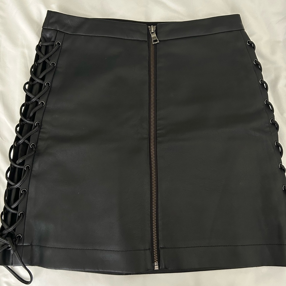 BCBG Maxazria Black High Waist Zipper Faux Leather Skirt Size XS